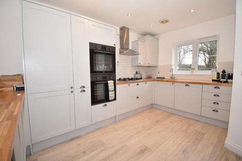 59 Blakeslee Drive, Exeter, EX2 7FN