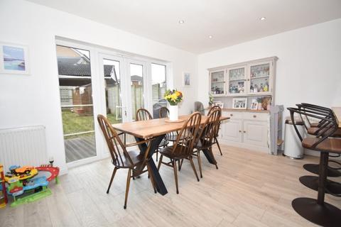 59 Blakeslee Drive, Exeter, EX2 7FN