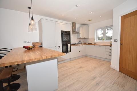 59 Blakeslee Drive, Exeter, EX2 7FN