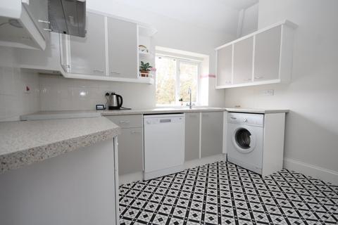 Flat 3, 5 Denewood Road, Westbourne, Bournemouth, BH4 8EB