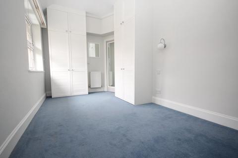 Flat 3, 5 Denewood Road, Westbourne, Bournemouth, BH4 8EB