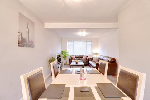 2 Warwick Road, Rainham, RM13 9XU