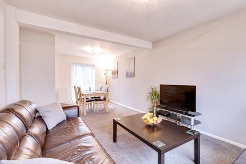 2 Warwick Road, Rainham, RM13 9XU