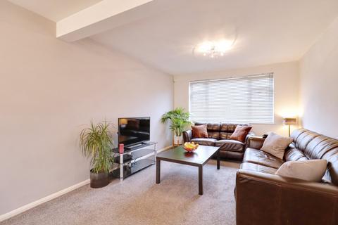 2 Warwick Road, Rainham, RM13 9XU