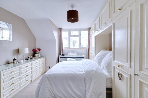 2 Warwick Road, Rainham, RM13 9XU