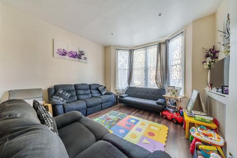 2 bedroom flat to rent, Inchmery Road, London, SE6 1DF