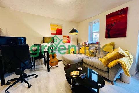 2 bedroom flat to rent - Creighton Road, London