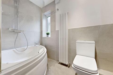 52 Silverdale, London, SE26 4SU