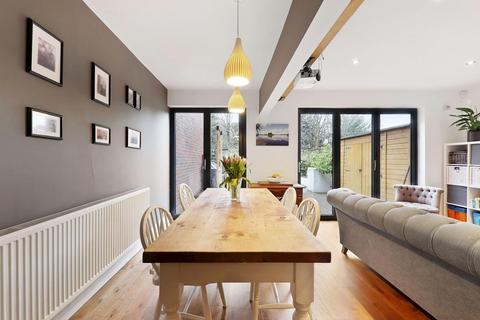 52 Silverdale, London, SE26 4SU