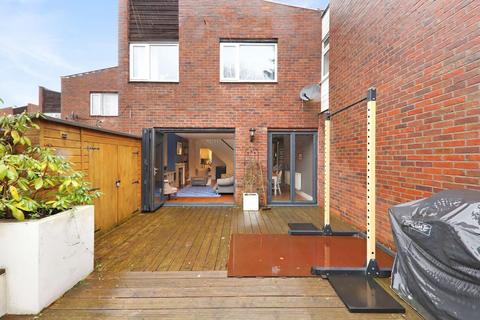 52 Silverdale, London, SE26 4SU