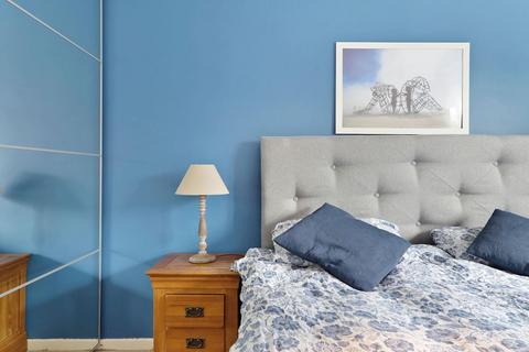 52 Silverdale, London, SE26 4SU