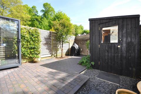 3 bedroom end of terrace house for sale, Upper South View, Farnham