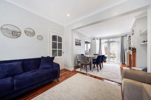 3 bedroom end of terrace house for sale, Halstead Road, Greater London EN1