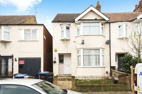 3 bedroom end of terrace house for sale, Halstead Road, Greater London EN1