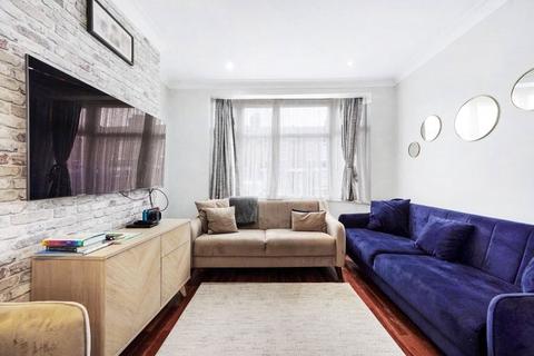 3 bedroom end of terrace house for sale, Halstead Road, Greater London EN1