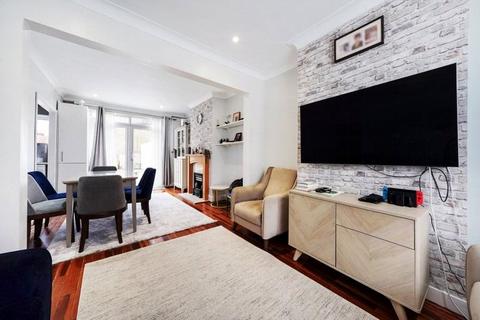 3 bedroom end of terrace house for sale, Halstead Road, Greater London EN1