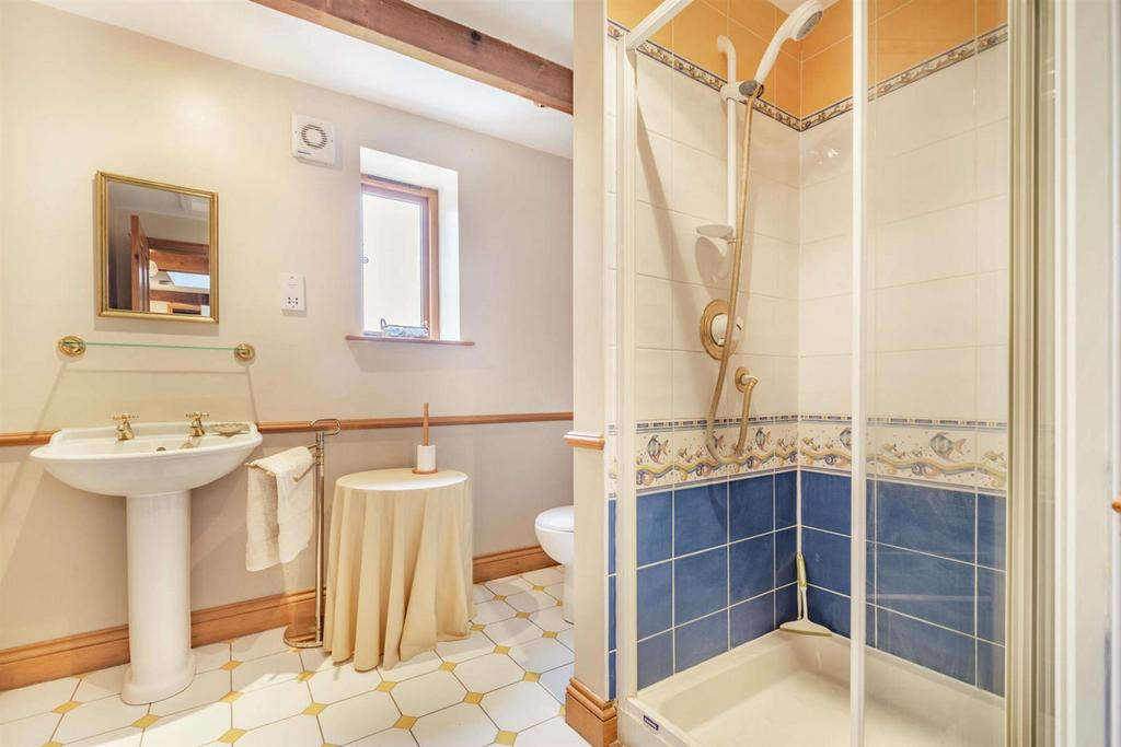 Ground Floor Annexe Bathroom