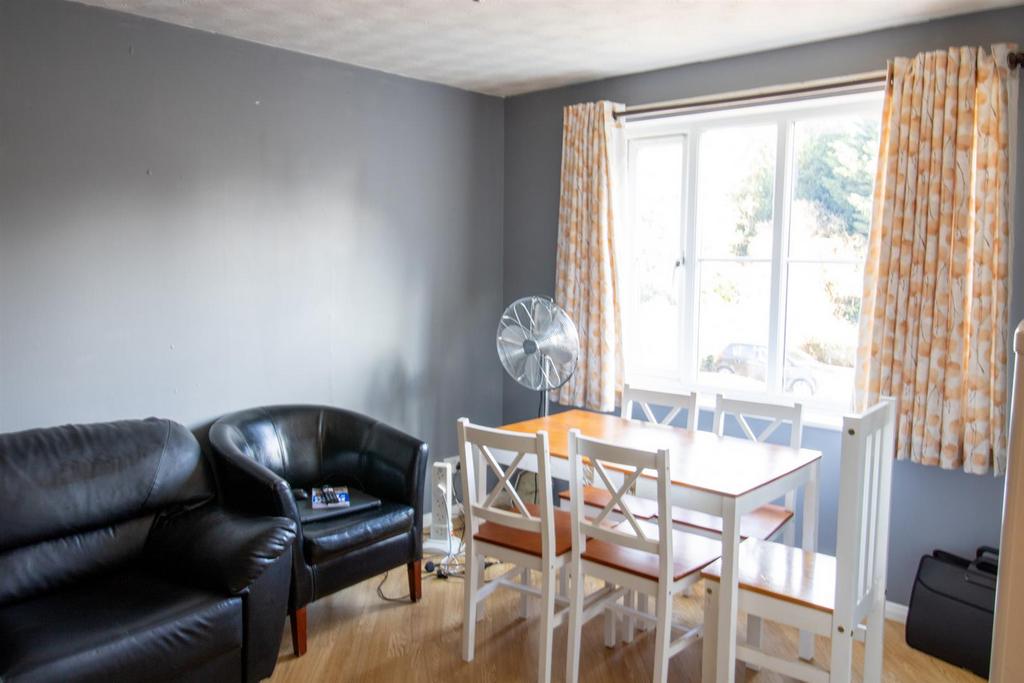 Mill Bridge, Halstead 2 bed apartment to rent £895 pcm (£207 pw)