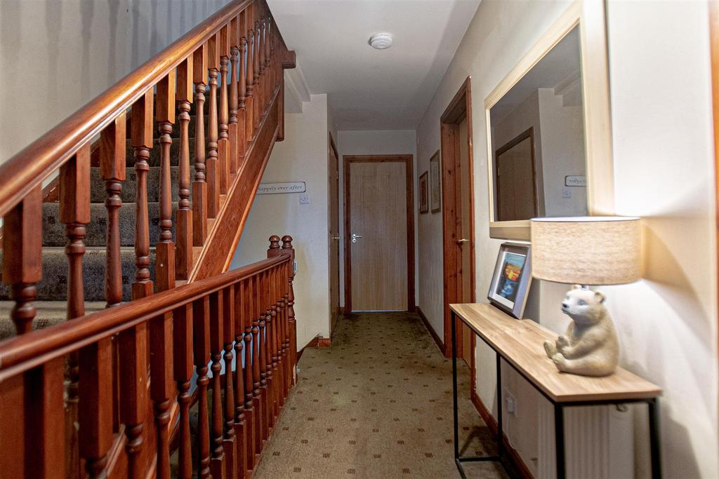 HDR Midfloor hallway (3).jpg