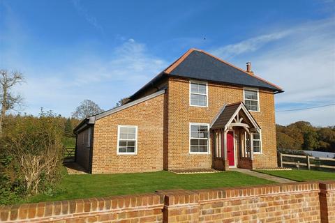 4 bedroom detached house to rent, Wanstead Farmhouse