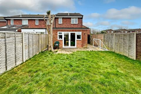 6 Barque Close, Littlehampton, BN17 6RP