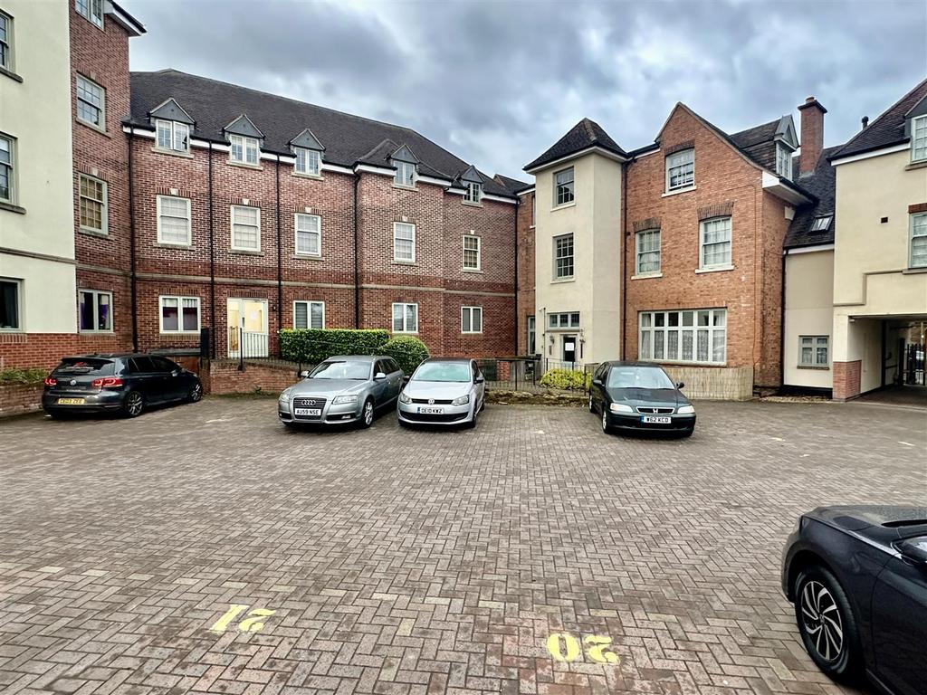 Loughborough Road, Leicester LE4 2 bed flat for sale £165,000