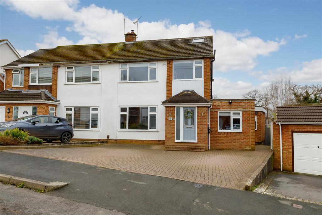 Brookfield Road, Cubbington... 4 bed semidetached house for sale £