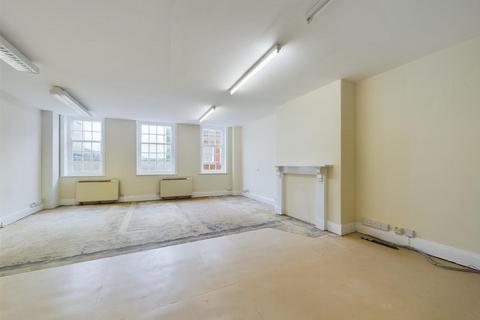 Property to rent - 32, St Nicholas St, Scarborough YO11
