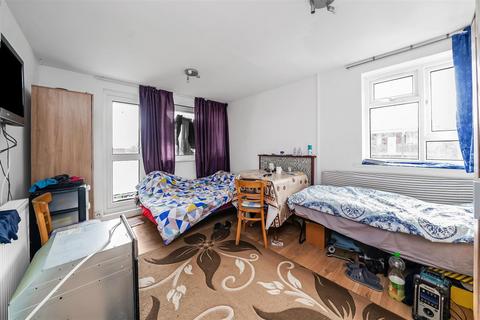 2 bedroom maisonette for sale, Moree Way, London N18