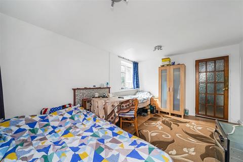 2 bedroom maisonette for sale, Moree Way, London N18