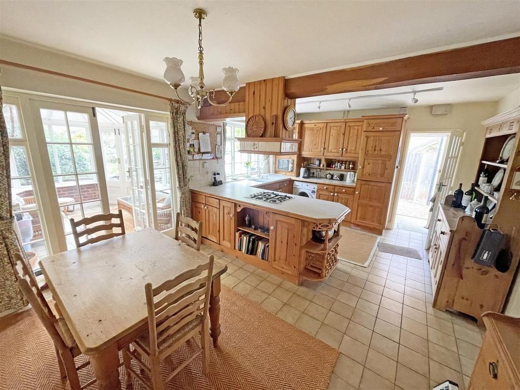 Dining kitchen