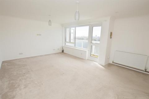 2 bedroom flat to rent, The Chantry, Upperton Road