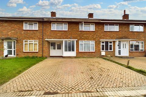 3 bedroom house to rent, Monksfield, Crawley RH10