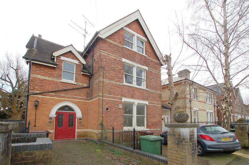 Woodbury Park Road, Tunbridge Wells 2 bed flat for sale £240,000