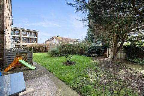 2 bedroom flat for sale, Cokeham Road, Sompting, Lancing