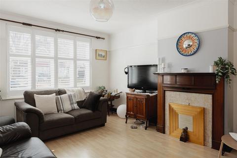 14 Fryston Avenue, Coulsdon, CR5 2PT