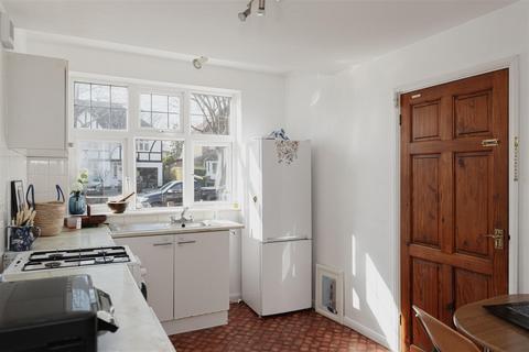14 Fryston Avenue, Coulsdon, CR5 2PT