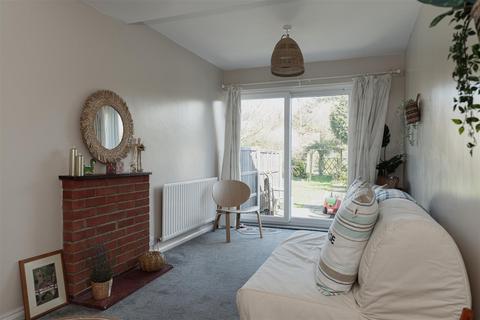 14 Fryston Avenue, Coulsdon, CR5 2PT