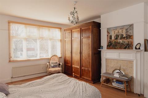 14 Fryston Avenue, Coulsdon, CR5 2PT