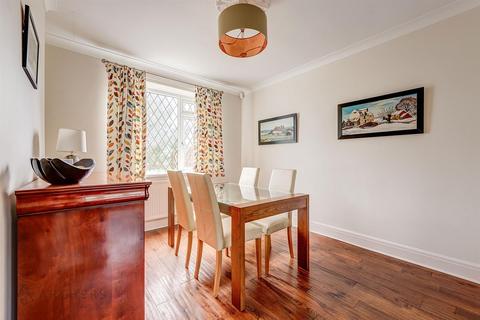 28 Lydgate Hall Crescent, Sheffield, S10 5NE