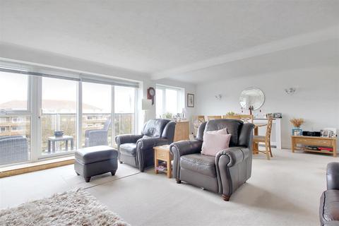 2 bedroom flat for sale, Grand Avenue, Worthing