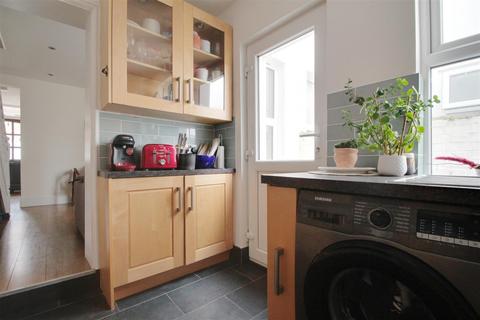 62 Becket Road, Worthing, BN14 7ET