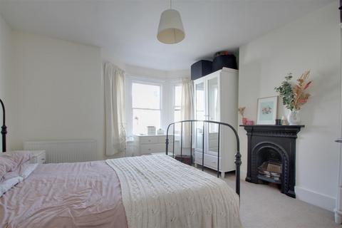 62 Becket Road, Worthing, BN14 7ET