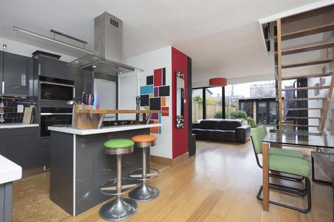 3 bedroom terraced house for sale, Hollydale Road, Nunhead, SE15