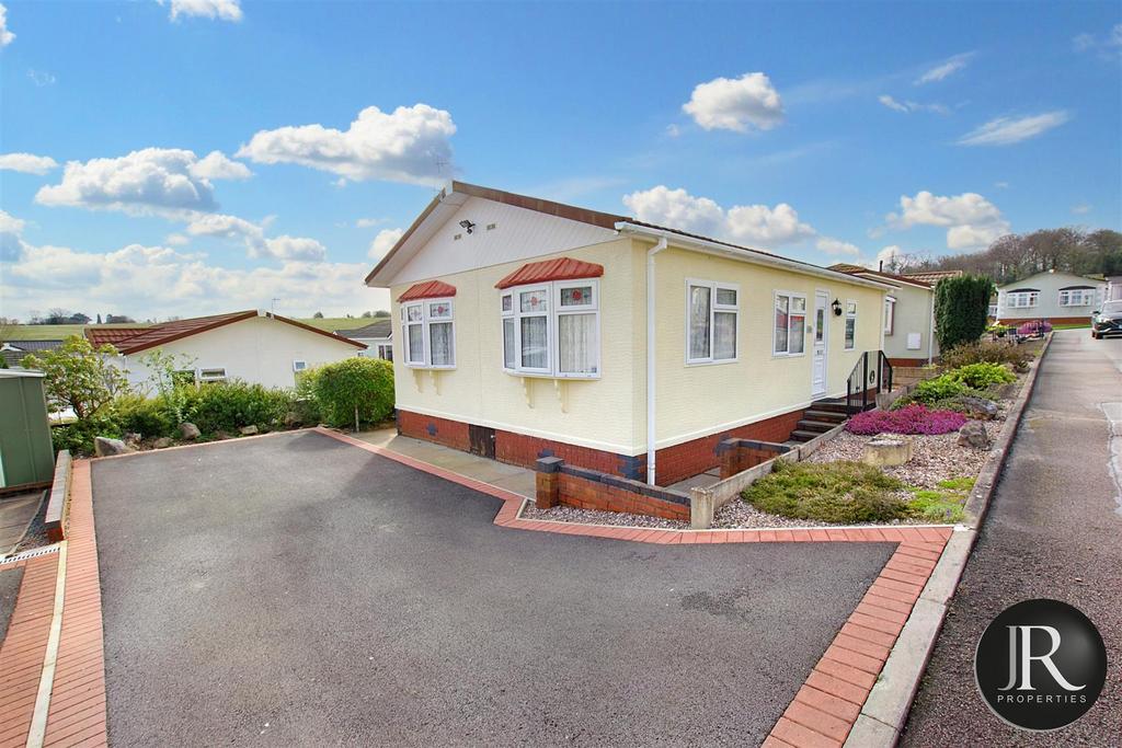 Lower Lodge Park, Armitage WS15 2 bed mobile home for sale £180,000