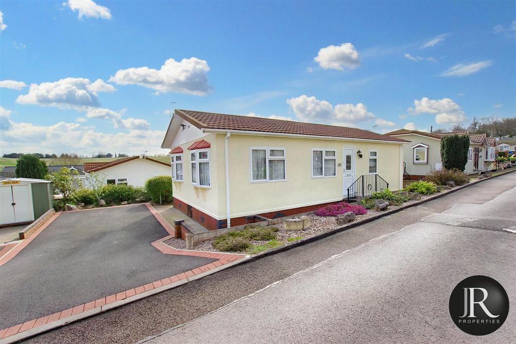Lower Lodge Park, Armitage WS15 2 bed mobile home £180,000