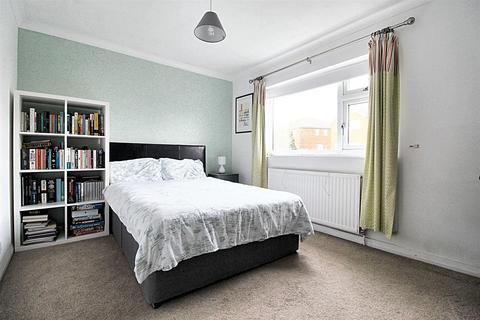 3 bedroom semi-detached house for sale - Kirkstone Avenue, Dalton, Huddersfield, HD5 9EL