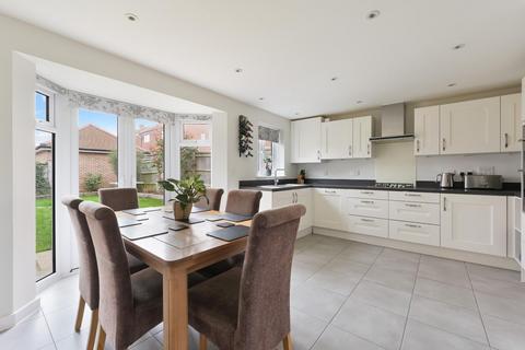 4 bedroom semi-detached house for sale, Preston Manor Road, Tadworth