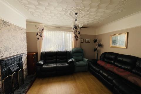 32 Brynymor, Burry Port, SA16 0LA