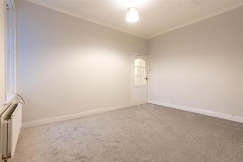 2 bedroom flat to rent, East View, Wideopen, NE13